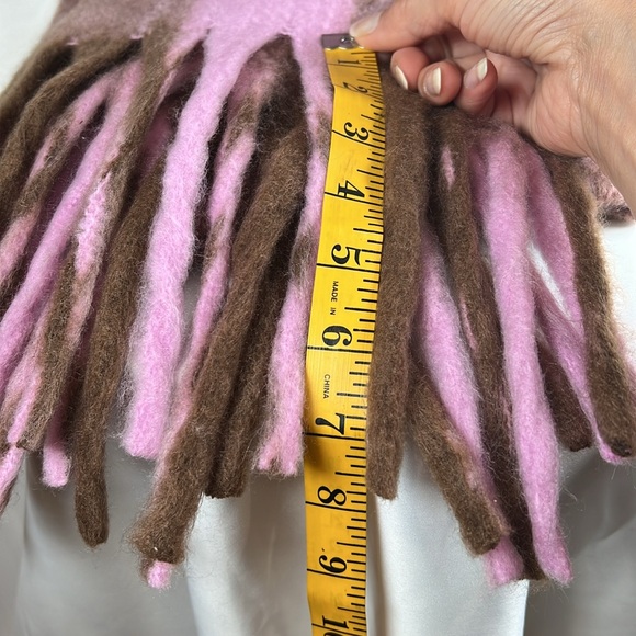 Stunning mauve & brown polyester scarf 🧣& Premium gloves in matching mauve. - Picture 3 of 6